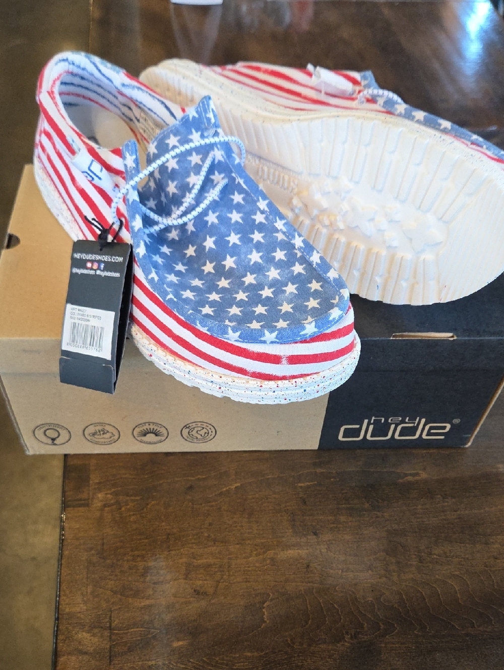 Hey Dude Size 11 Men's Stars And Stars And Stripes NEW Limited Edition